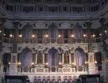 , Interno, teatro, palcoscenico (2002)