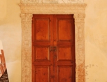  Comin, Isabella, Cortile interno, portale in marmo