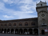  Comin, Isabella, Vista urbana - Torre e palazzo della Ragione su piazza Erbe